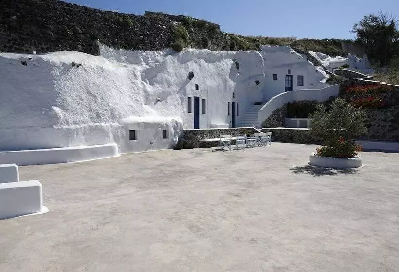 هتل Aghios Artemios Traditional Houses