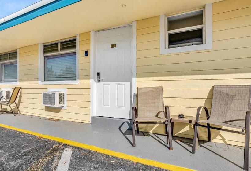 בית מלון כפרי Blackfin Resort And Marina