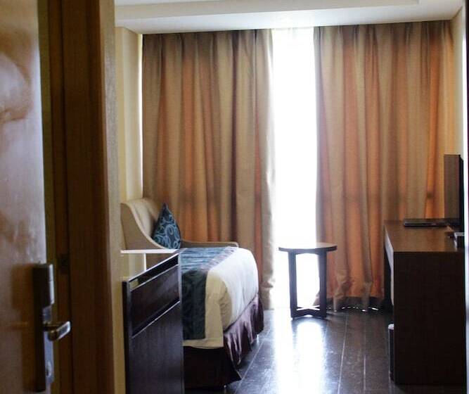 Golden Phoenix Hotel   Manila