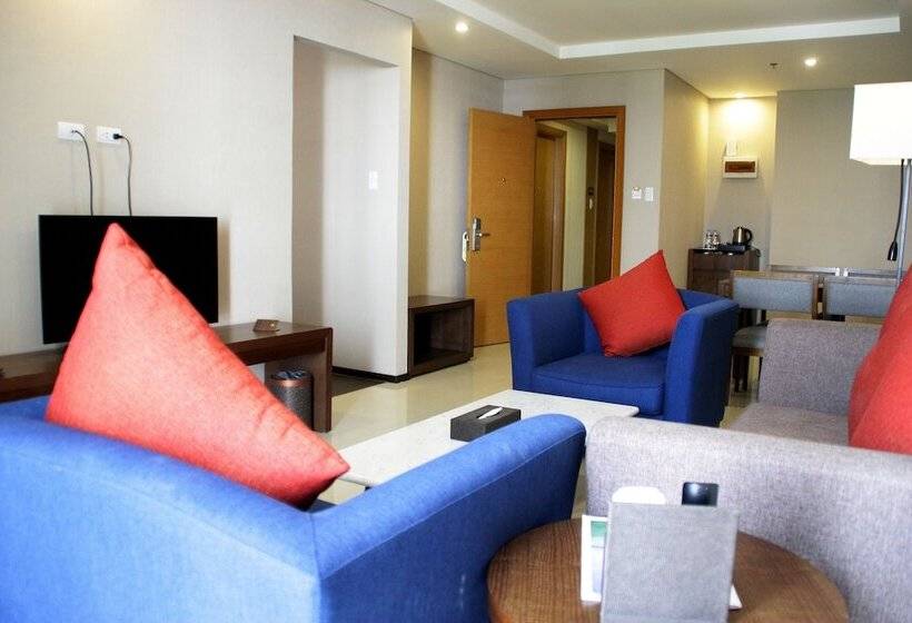 Golden Phoenix Hotel   Manila