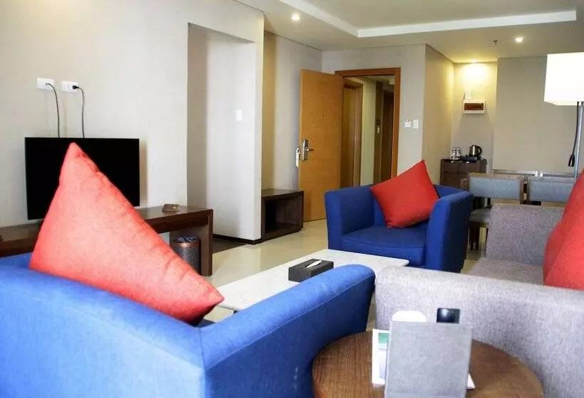 Golden Phoenix Hotel   Manila