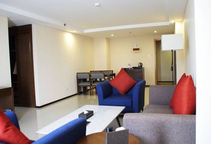 Golden Phoenix Hotel   Manila