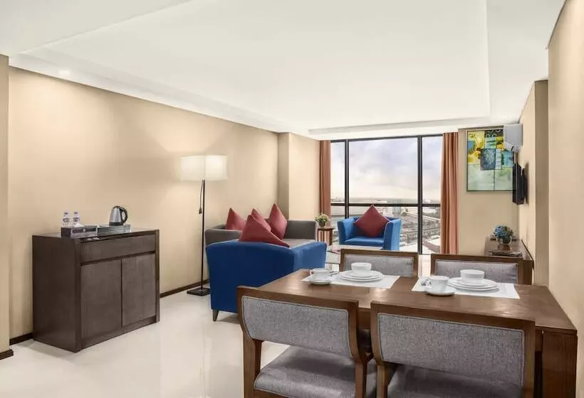 Golden Phoenix Hotel   Manila