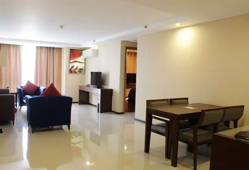 Golden Phoenix Hotel   Manila