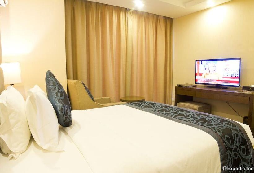 Golden Phoenix Hotel   Manila