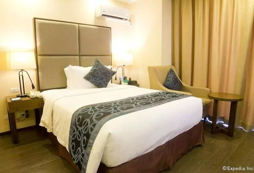 Golden Phoenix Hotel   Manila