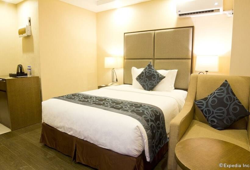 Golden Phoenix Hotel   Manila