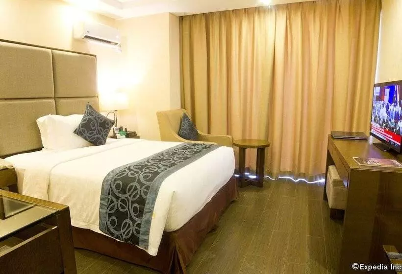 Golden Phoenix Hotel   Manila