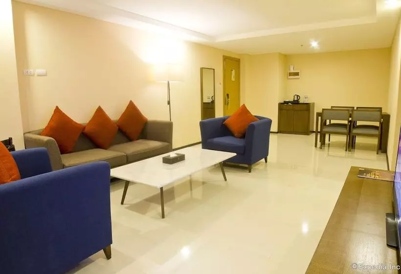 Golden Phoenix Hotel   Manila