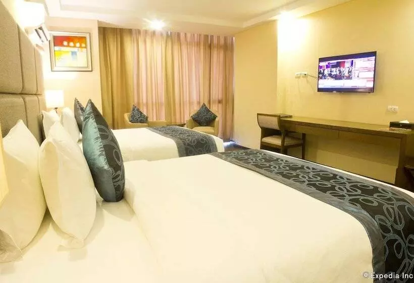 Golden Phoenix Hotel   Manila