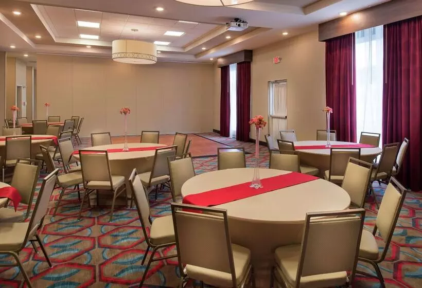 ホテル Hilton Garden Inn Bristol