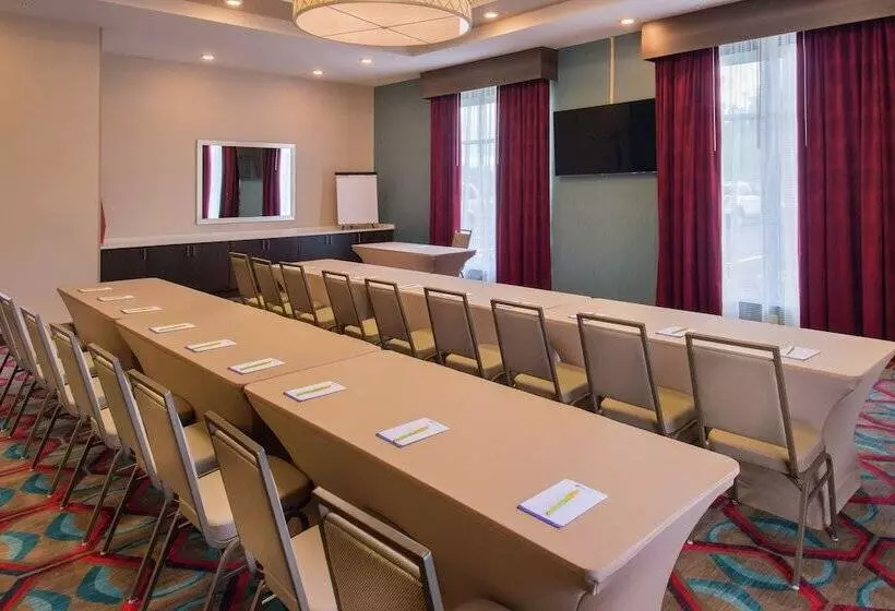 ホテル Hilton Garden Inn Bristol