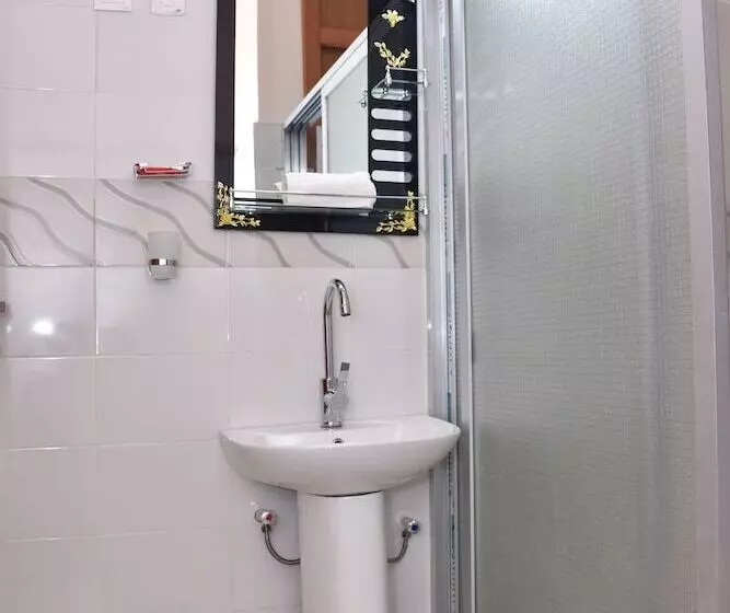 هتل King's Conference Centre