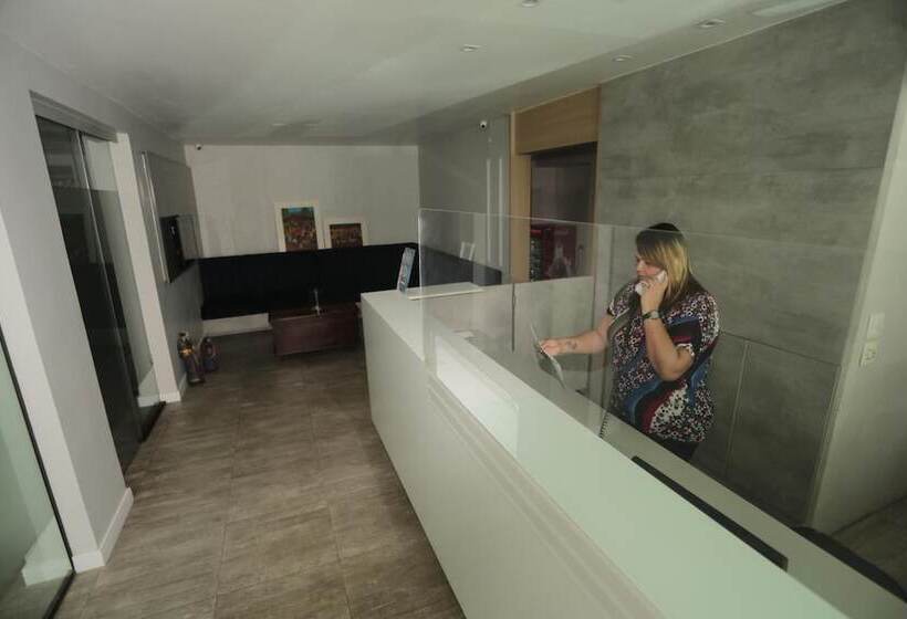 هتل Rede Andrade Navegantes