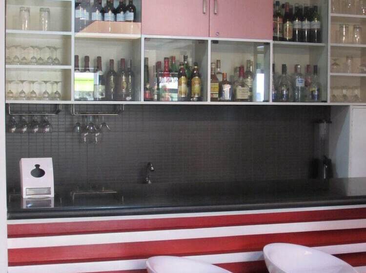 Отель Oyster Plaza