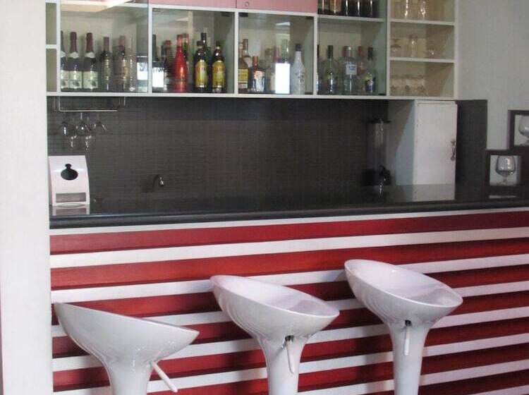 Отель Oyster Plaza