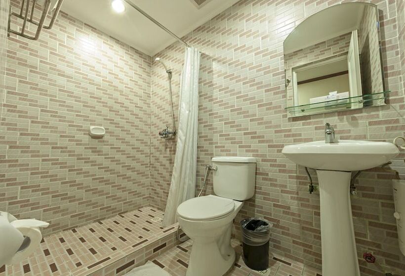 Отель Oyster Plaza