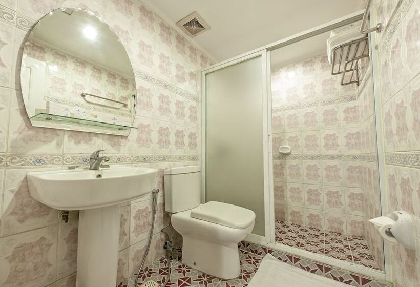 Отель Oyster Plaza