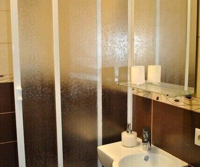 هتل Shale On Komsomolskiy