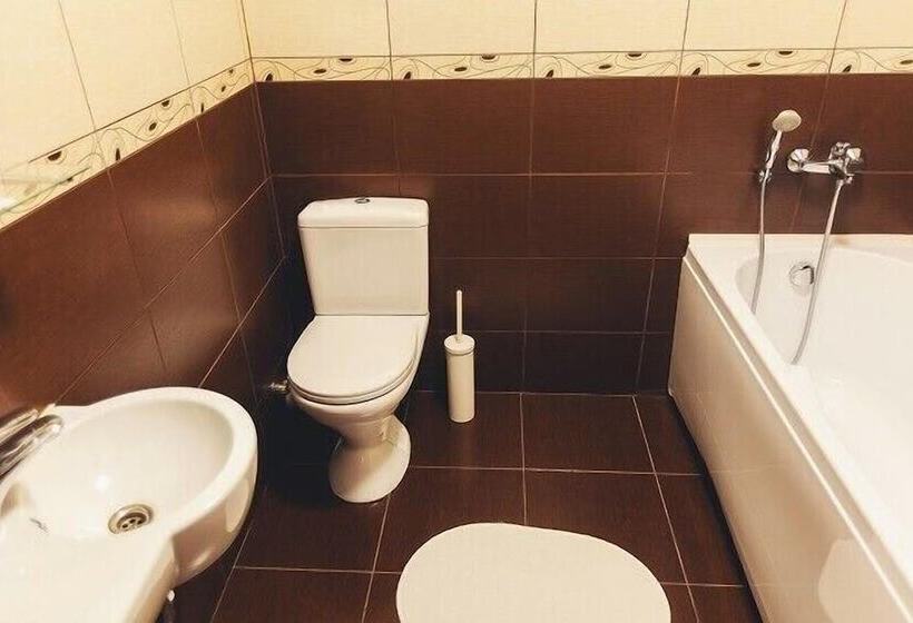 هتل Shale On Komsomolskiy