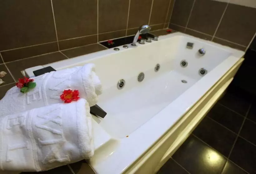 호텔 Uptown Imperial