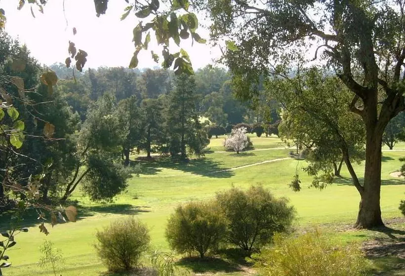 מוטל Commercial Golf Resort