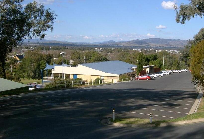 מוטל Commercial Golf Resort