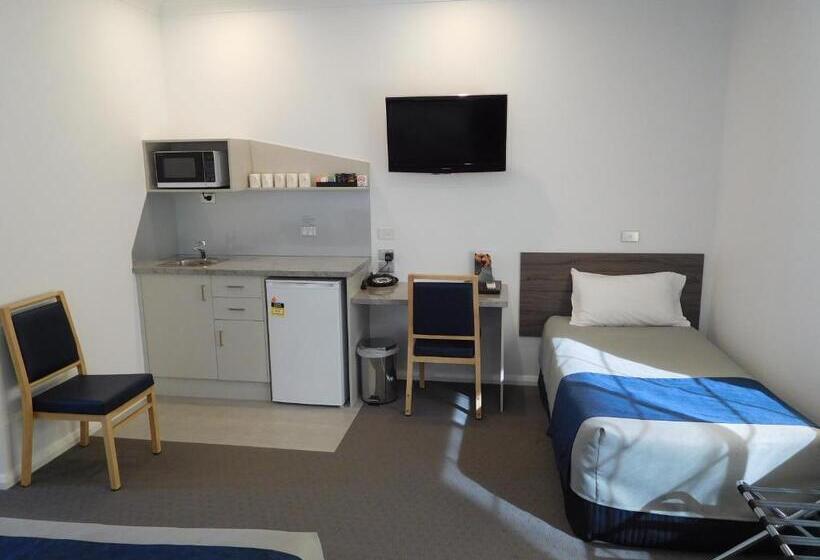 מוטל Commercial Golf Resort