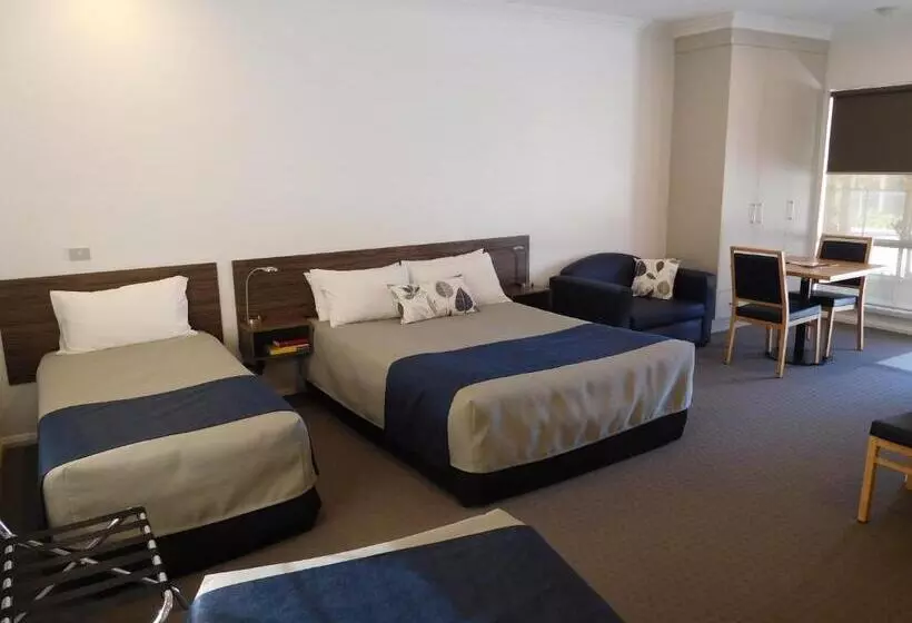 מוטל Commercial Golf Resort