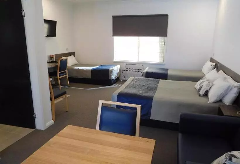 מוטל Commercial Golf Resort