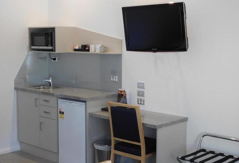 מוטל Commercial Golf Resort