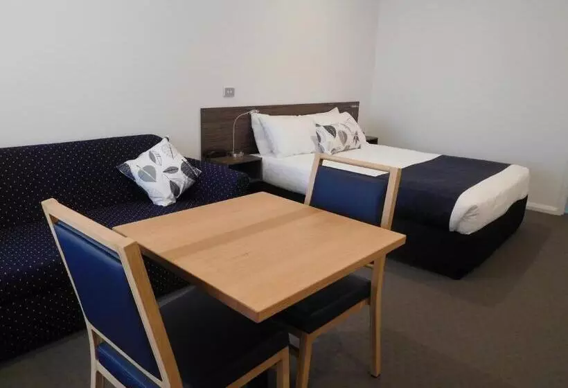 מוטל Commercial Golf Resort