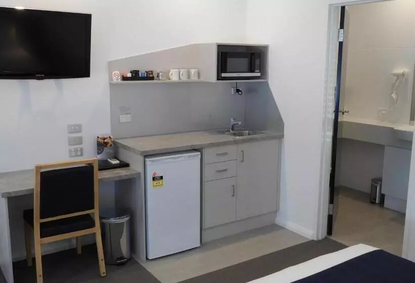 מוטל Commercial Golf Resort