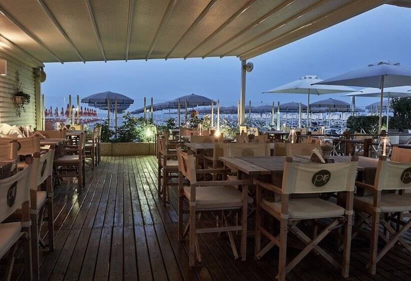 Rouge Hotel International