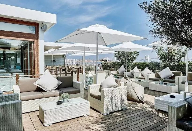 Rouge Hotel International