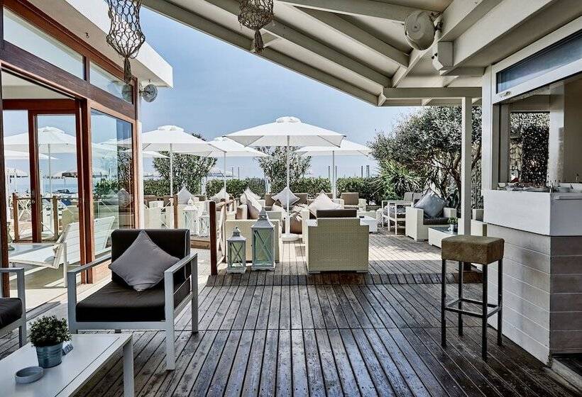 Rouge Hotel International