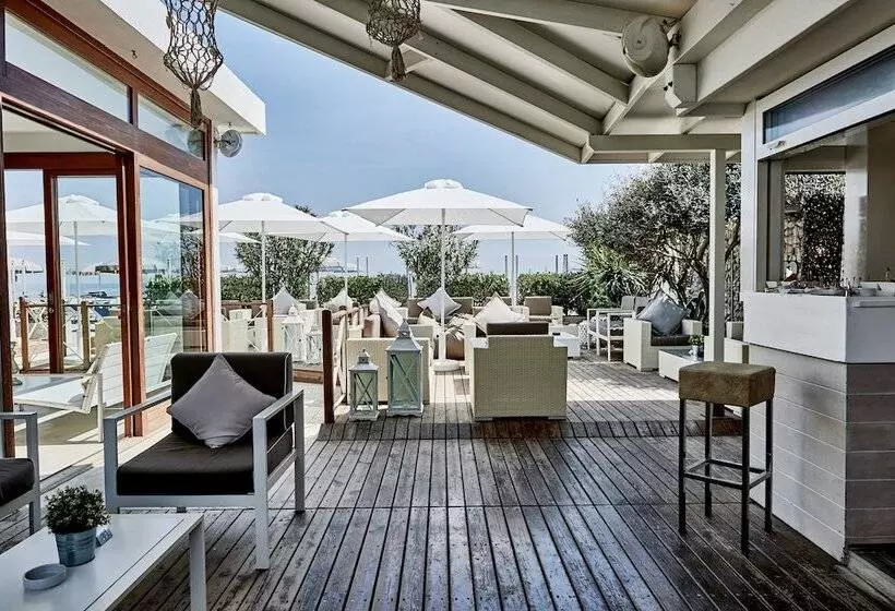 Rouge Hotel International