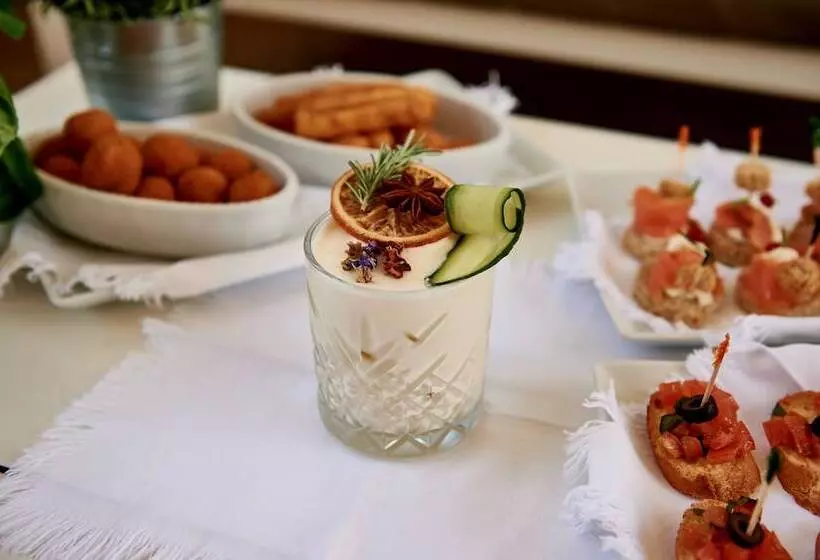 Rouge Hotel International