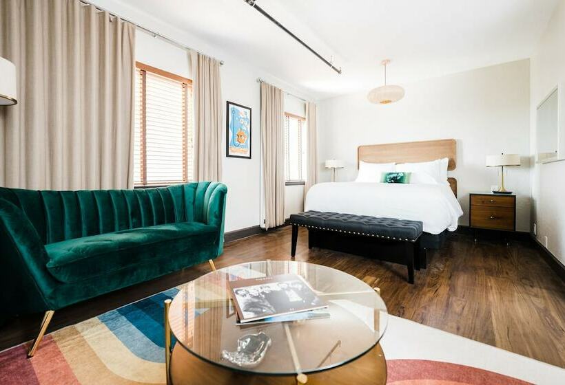 酒店 Crocodile & Crocodile Music Venue