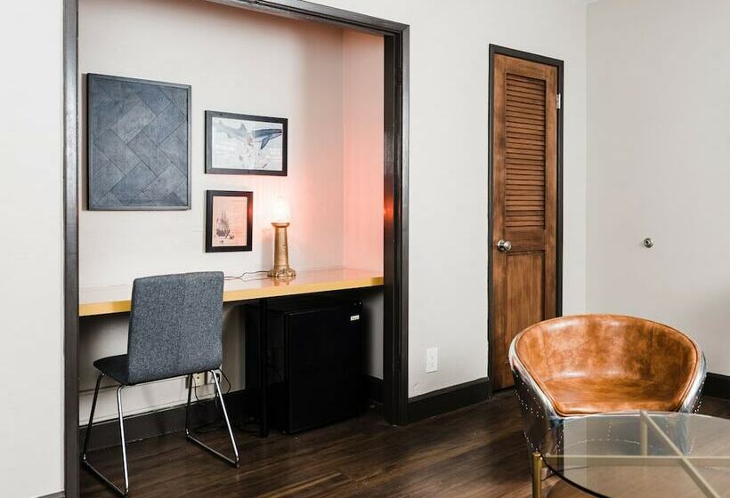 酒店 Crocodile & Crocodile Music Venue