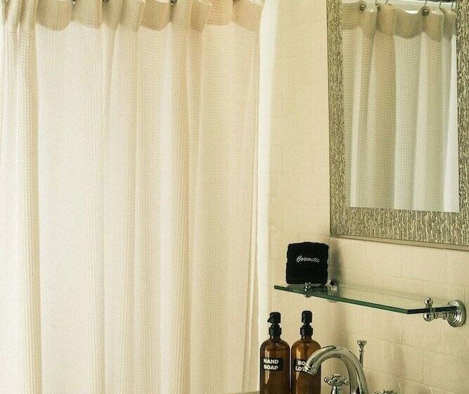 酒店 Crocodile & Crocodile Music Venue