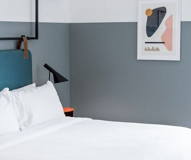 בית מלון כפרי The Metric  Los Angeles Downtown