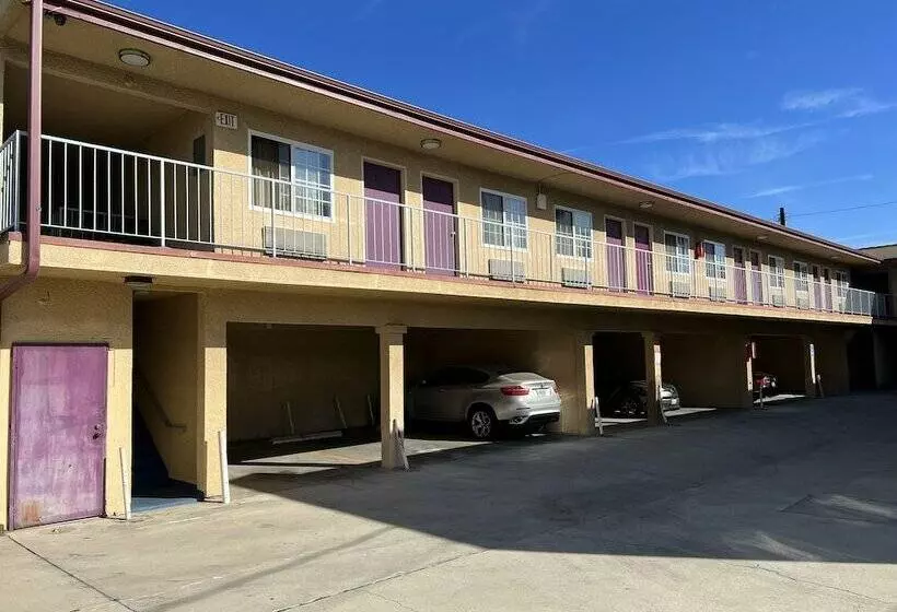 Motelli Deluxe Inn La