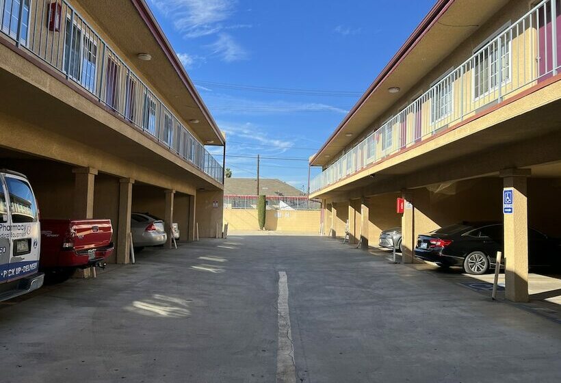 مُتل Deluxe Inn La