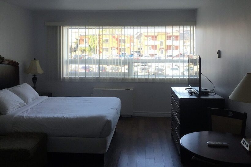 Duvernay Studios And Suites