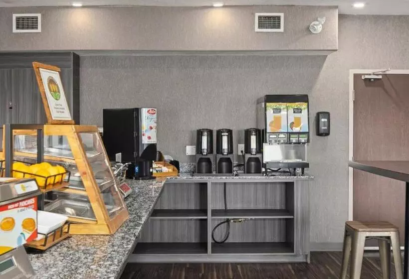 ホテル Home Inn & Suites Saskatoon South