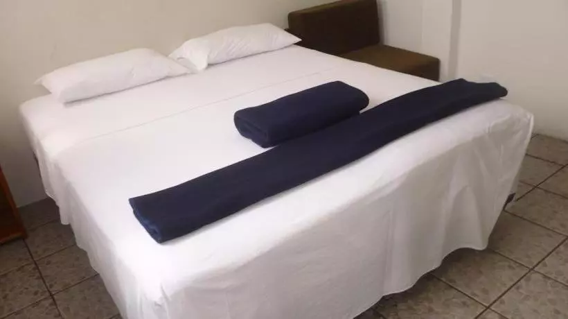 فندق Hostal Aquamarine Galapagos