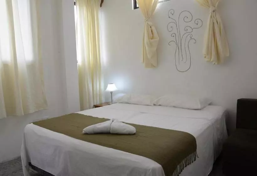 فندق Hostal Aquamarine Galapagos