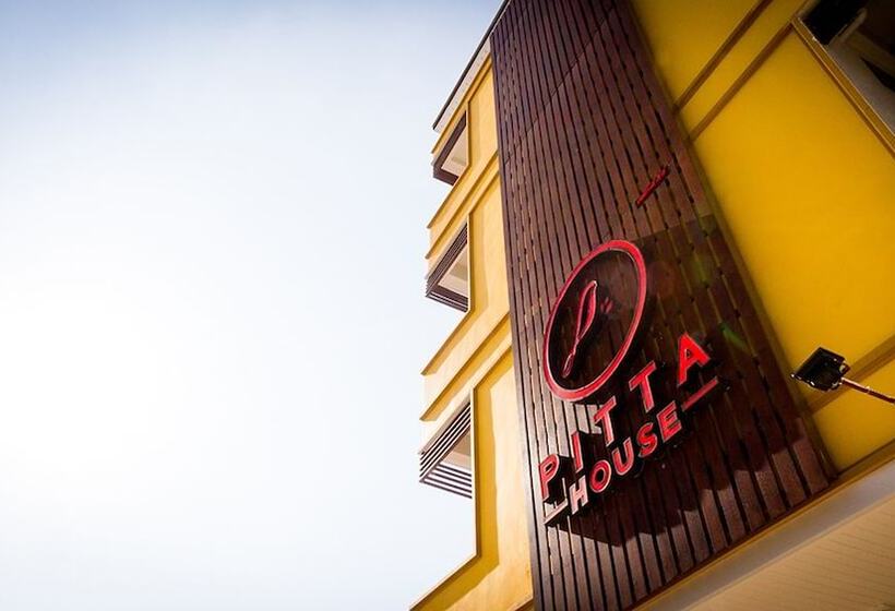 호텔 Krabi Pitta House