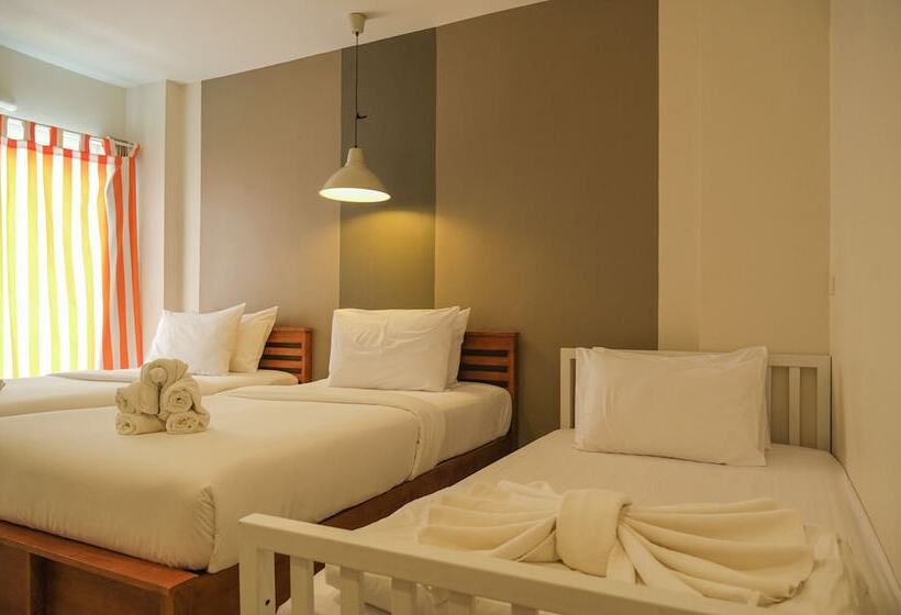 호텔 Krabi Pitta House